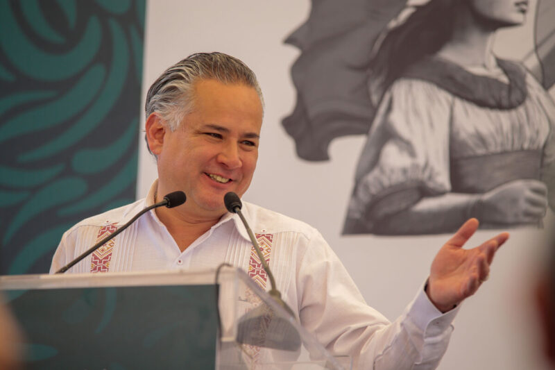 Blindan a muñecas Lelé y Dönxu con Indicación Geográfica; Santiago Nieto entrega distintivos