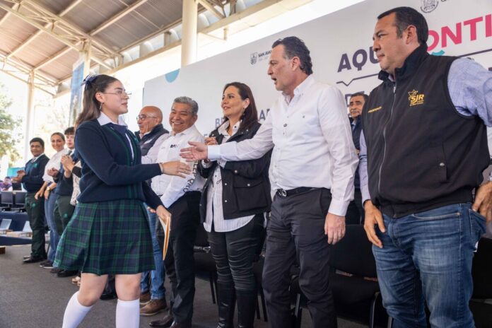 Mauricio Kuri entrega equipamiento para educación media superior y superior en SJR