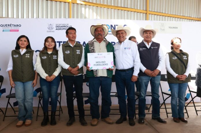 SEDEA entrega apoyos de programa 