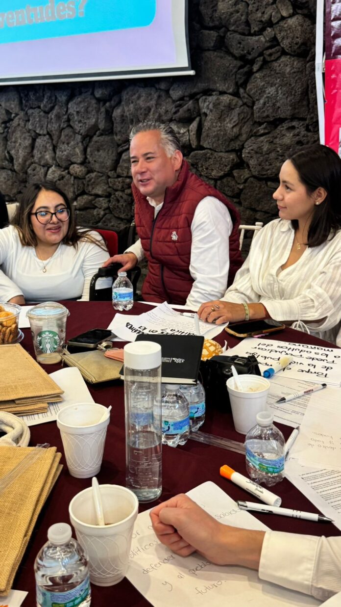 Santiago Nieto presente en la capacitación a jóvenes de Morena en la capital de Querétaro