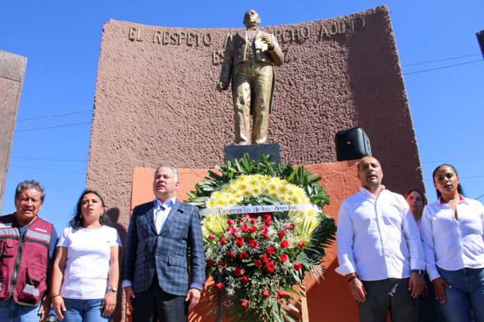 Santiago Nieto rindió guardia de honor por el natalicio de Benito Juárez en San Juan del Río