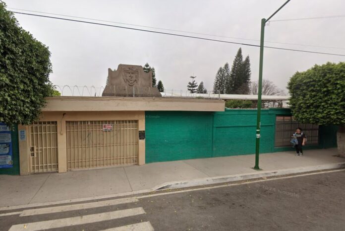 Sigue hospitalizado en el ISSSTE conserje de la Secundaria Antonio Caso apuñalado