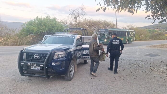 SSPM-SJR en coordinación con municipios ayudan a regresar a adulto mayor con su familia