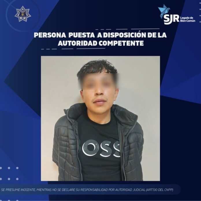 Detienen a sujeto con presunta droga tras ser sorprendido ingiriendo alcohol en Lomas de San Juan