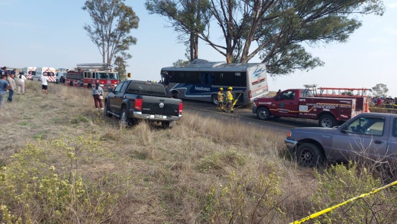 Choque de autobús Amealcenses deja 9 muertos y 14 heridos