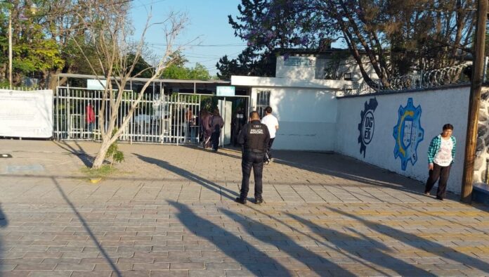 Activan protocolos de seguridad tras amenazas en CBTIS de SJR; restringen uso de mochilas
