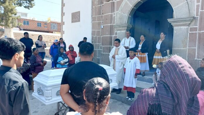 Dan el último adiós a las 9 víctimas de accidente carretero en Amealco