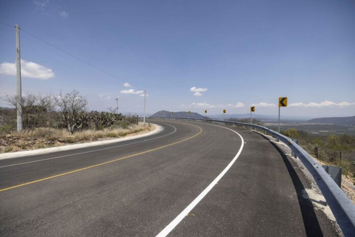 Entrega Mauricio Kuri segunda etapa de modernización del camino a El Sitio en San Juan del Río