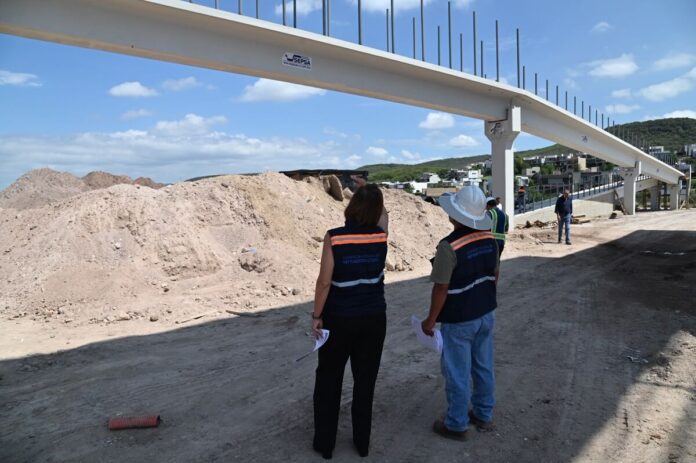 Supervisa CEI avance de puente peatonal en el Anillo Vial Junípero Serra