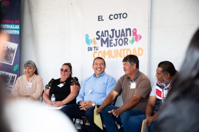 Lleva Roberto Cabrera servicios y obras directas a través del programa 