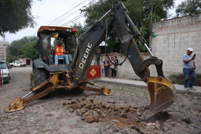 Arranca Héctor Magaña obra de infraestructura en Hacienda Grande
