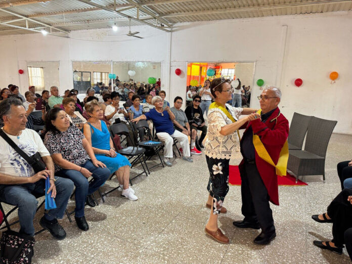 Inicia SEDESOQ coronación en los Clubes del Adulto Mayor