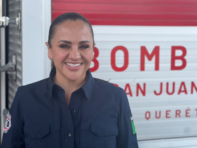Bomberos de San Juan del Río resguardan paso de peregrinos al Tepeyac