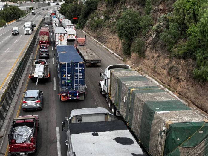 Proponen prohibir paso a tráileres en San Juan del Río
