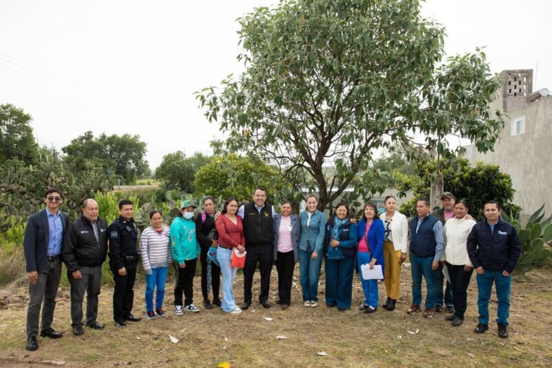 Supervisa Roberto Cabrera la conformación de 1.1 kilómetros de camino en Estancia de Santa Lucía