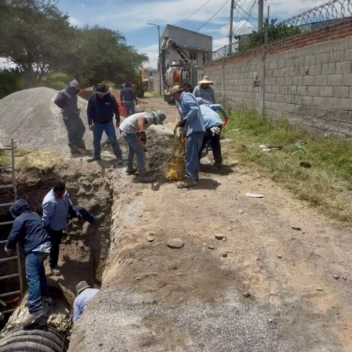 Basura y lluvias provocan afectaciones al drenaje en Villas del Puente; JAPAM rehabilita