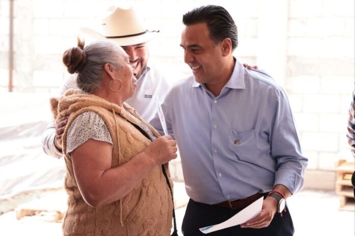 Entrega SEDESOQ apoyos del Programa de Coinversión Social en Amealco