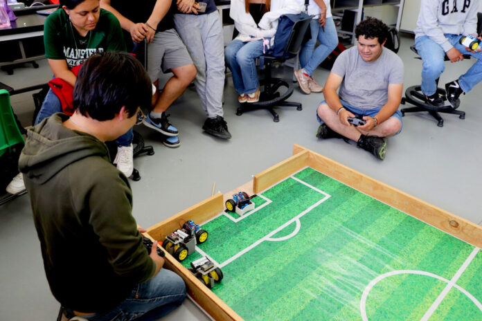 Alumnos de la UTC realizan Exhibición de Robótica 2026