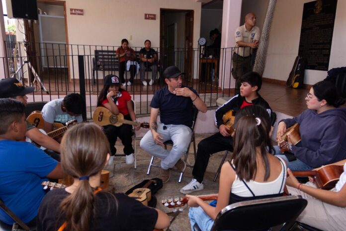 Fortalece SECULT formación de nuevas generaciones de huapangueros