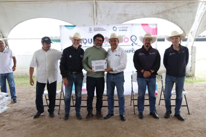 Entrega SEDEA más de 13 toneladas de alimento para proteger la producción apícola en Querétaro