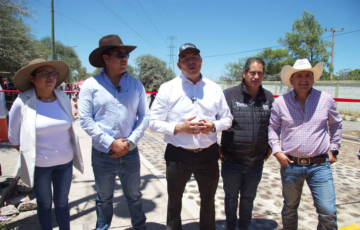 Rehabilitan acceso a La Estancia mediante recaudación vecinal en San Juan del Río