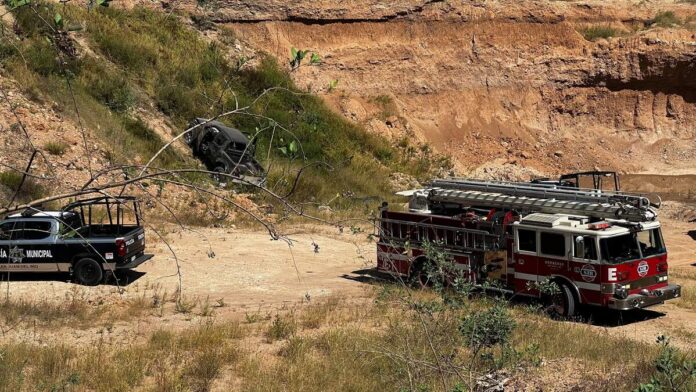 Cae camioneta a una mina de tepetate en La Fuente; reportan un lesionado grave