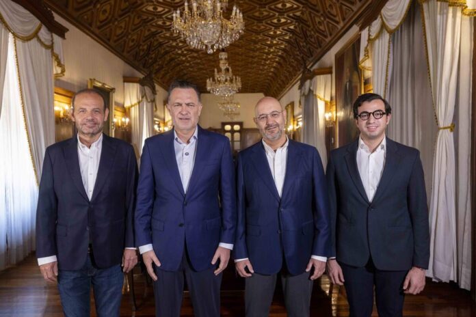 Mauricio Kuri anuncia ajustes en su equipo de trabajo