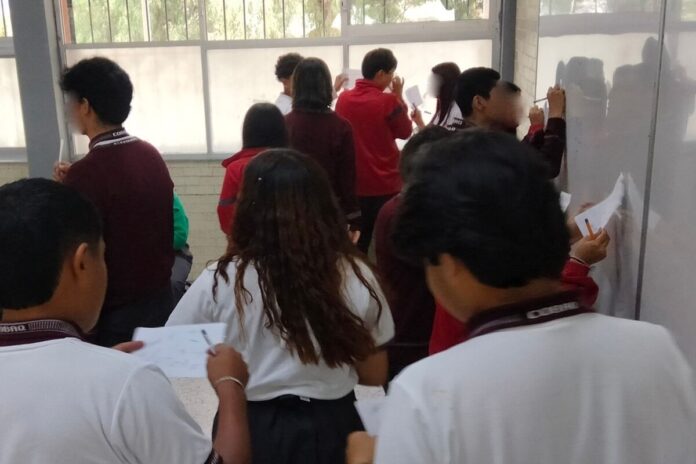 Imparte SESA taller de salud sexual y reproductiva a estudiantes del COBAQ 7