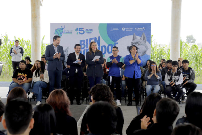 Encabeza Martha Soto el 15 aniversario de la Universidad Tecnológica de Corregidora