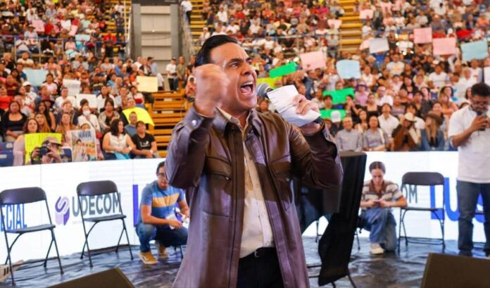 Luis Nava encabeza reunión con más de 4 mil 500 personas en el Ecocentro Expositor