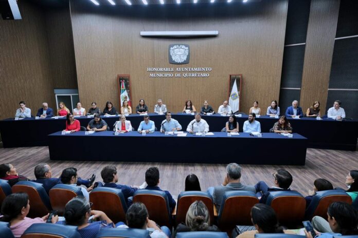 Instala Felifer Macías el Consejo Municipal de Participación Social en la Educación en Querétaro