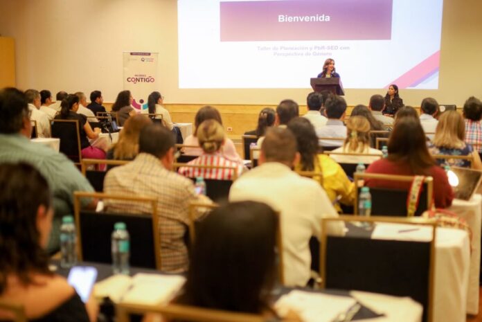 Capacitan a 120 servidores públicos de Querétaro en perspectiva de género