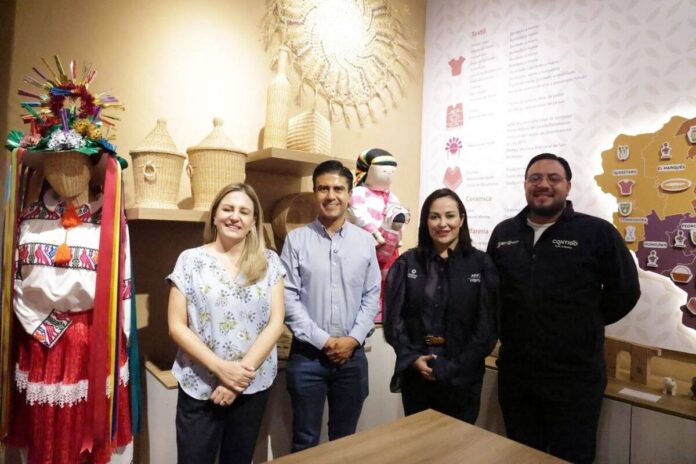 Mejía Botello recorre Casa de las Artesanías y JAPEQ en Querétaro