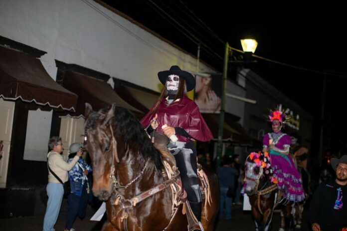 Cabalgata de los Muertos recorre el Centro de San Juan del Río