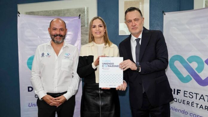 Car Herrera entrega su quinto informe del SEDIF en Querétaro