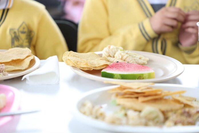 DIF Estatal rehabilita aula cocina escolar en Huitrón, Huimilpan