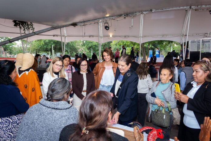 Entregan 30 premios del concurso estatal de artesanías en Querétaro