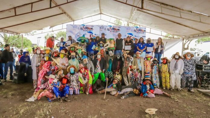 La Valla celebra la tercera edición del Festival de la Máscara de Palo