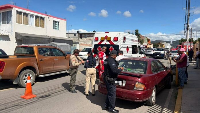 Mujer resulta arrollada por su propio auto en Santa Cruz Nieto