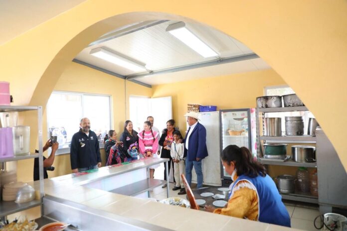 Rehabilitan aula cocina de telesecundaria en Donicá, Amealco