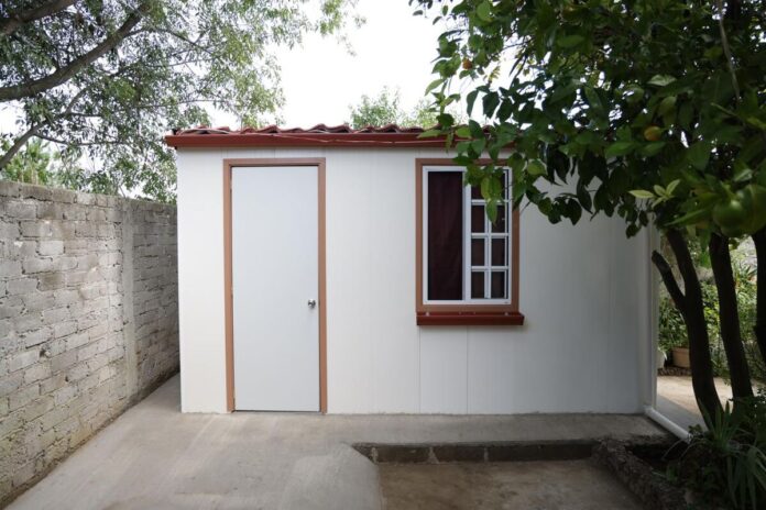 Sedesoq entrega dos cuartos adicionales a familias de Huimilpan