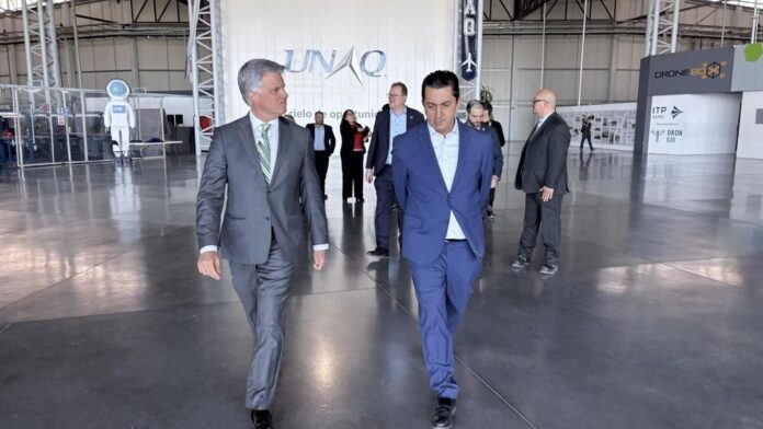 Visita el embajador de Canadá la UNAQ en Querétaro